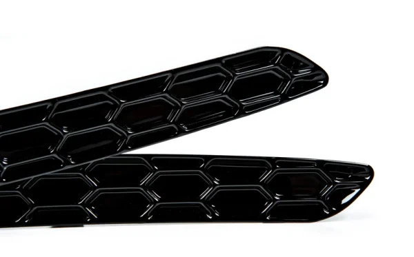 Eliminazione dei riflettori catarifrangenti posteriori con inserti Nero Lucido a nido d'ape  BMW M2 / M2 Competition F87 - Acexxon - immagine 6