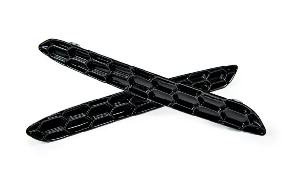 Eliminazione dei riflettori catarifrangenti posteriori con inserti Nero Lucido a nido d'ape  BMW M2 / M2 Competition F87 - Acexxon - immagine 5