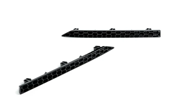 Eliminazione dei riflettori catarifrangenti posteriori con inserti Nero Lucido a nido d'ape  BMW M3 G80 / M4 G82 G83- Acexxon - immagine 4