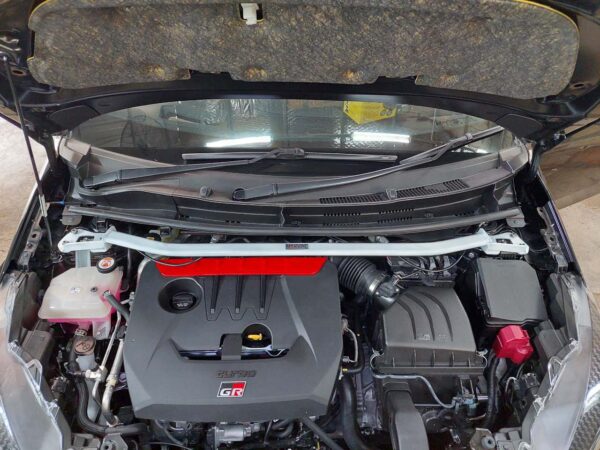 Barra duomi anteriore - Front Upper Strut Brace Toyota Yaris GR - Ultra Racing