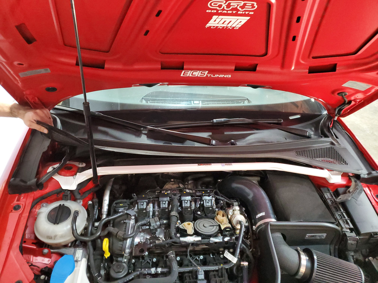 Barra Duomi Anteriore Golf 7 GTI 7R / A3 S3 8V / LEON 5F - Upper Front Strut Brace Ultra Racing - immagine 4