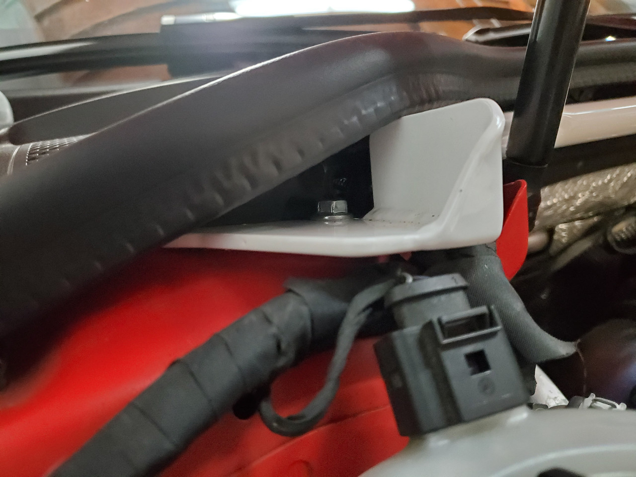 Barra Duomi Anteriore Golf 7 GTI 7R / A3 S3 8V / LEON 5F - Upper Front Strut Brace Ultra Racing - immagine 8