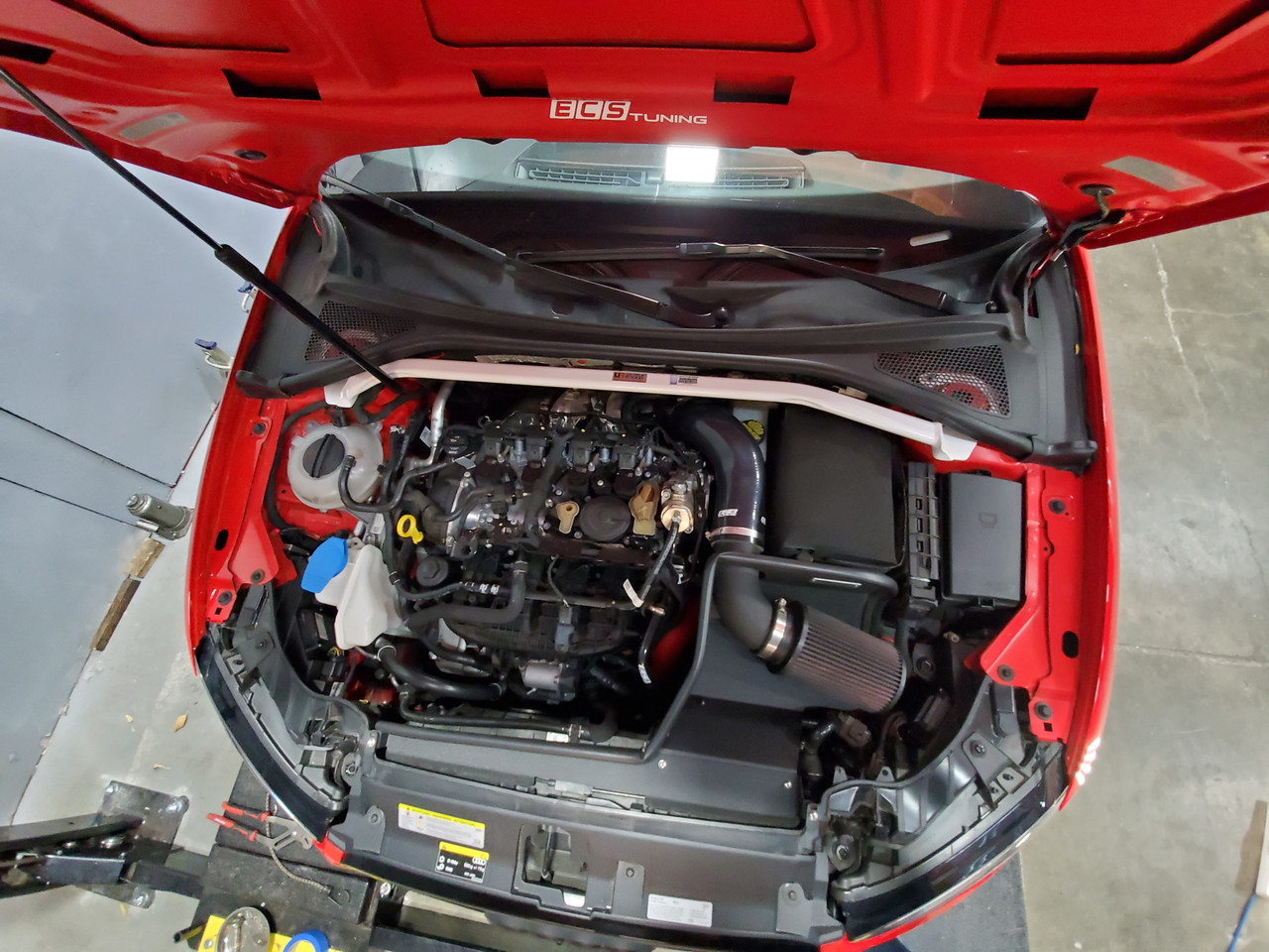 Barra Duomi Anteriore Golf 7 GTI 7R / A3 S3 8V / LEON 5F - Upper Front Strut Brace Ultra Racing - immagine 5