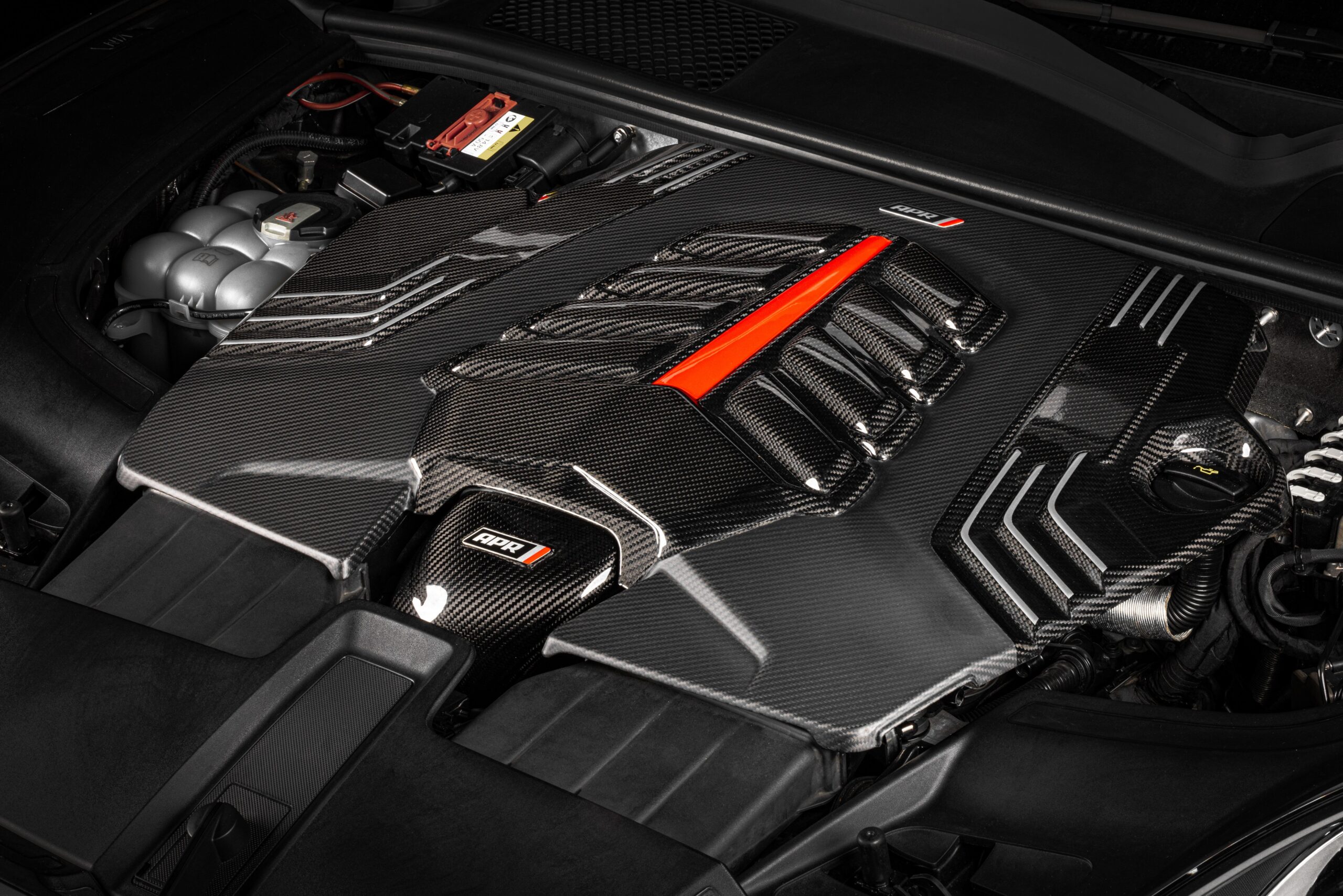 Coprimotore in Carbonio Audi SQ7 / SQ8 / RSQ8 / Lamborghini Urus / Cayenne Turbo / Bentayga - APR Carbon Fiber Engine Cover - immagine 5