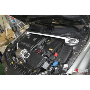 Barra duomi anteriore superiore Mercedes A45 AMG W176 / CLA 45 AMG C117 - Ultra Racing Front Upper Strut Brace
