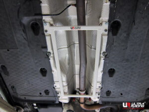 Rinforzo telaio ausiliario Centrale A3 8P / Golf 5 / Golf 6 / Leon 1P / Scirocco - 4 Point Mid Lower Subframe Brace - Ultra Racing