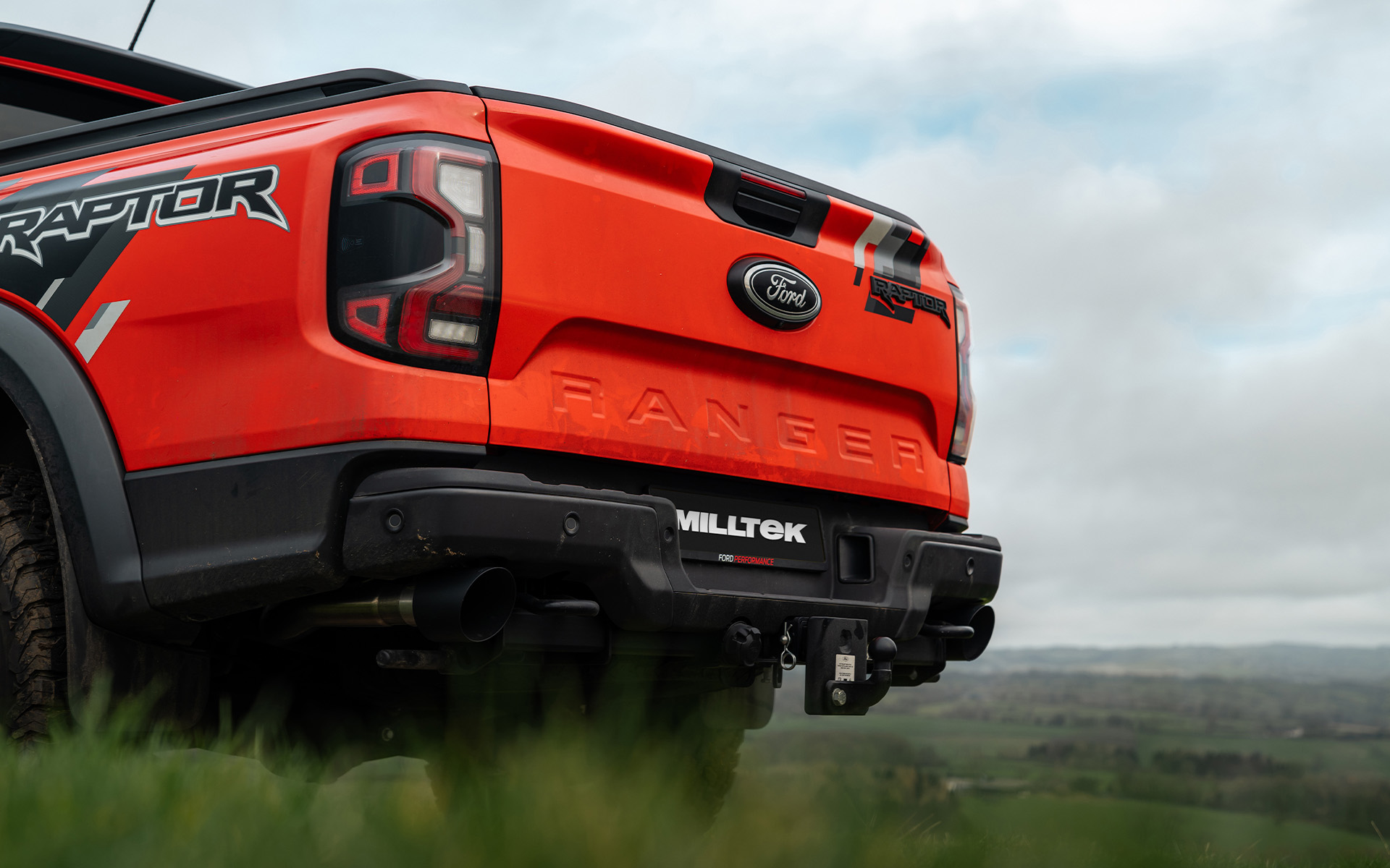 Scarico Sportivo con valvole Ford Ranger Raptor 3.0 V6 dal 2023 Terminali neri opaco - Cerakote Black Tips - Milltek Catback Valved - immagine 4