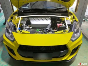 Barra duomi anteriore superiore a 4 punti Suzuki Swift Sport ZC33S - Ultra Racing Front Upper Strut Brace