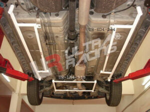 Barra Rinforzo telaio anteriore Mitsubishi Lancer Evo 8/9 -03-07 - Ultra Racing 4 Points Front Lower H-Brace