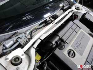 Barra Rinforzo telaio anteriore Audi TT 8J - Ultra Racing 2 Points Front Upper Strutbar