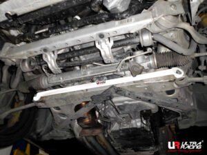 Barra Rinforzo telaio anteriore BMW 3 Series E9x - Ultra Racing 2 Points Front Lower Tiebar