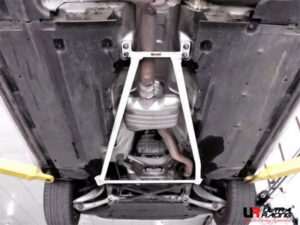 Barra Rinforzo telaio centrale Audi A4 B8 / 8.5 - Ultra Racing 4 Points Mid Lower Bar