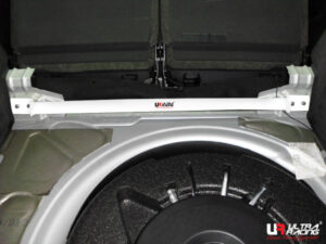 Barra Rinforzo telaio posteriore Audi TT 8N - Ultra Racing 2 Points Rear Upper Strutbar