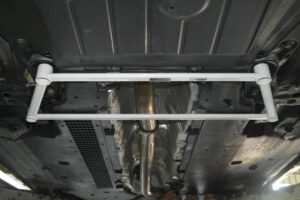 Barra Rinforzo telaio anteriore Renault Clio MK4 - Ultra Racing 4 Points Front Lower Brace