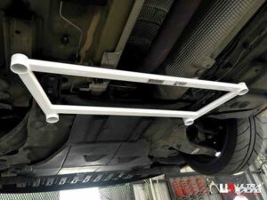 Barra Rinforzo telaio anteriore Renault Megane Mk3 - Ultra Racing 4 Points Front Lower Strutbar