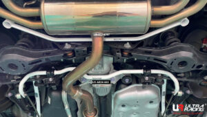 Barra Rinforzo telaio posteriore Toyota GR Yaris MK1 - Ultra Racing 2 Points Rear Lower Tiebar