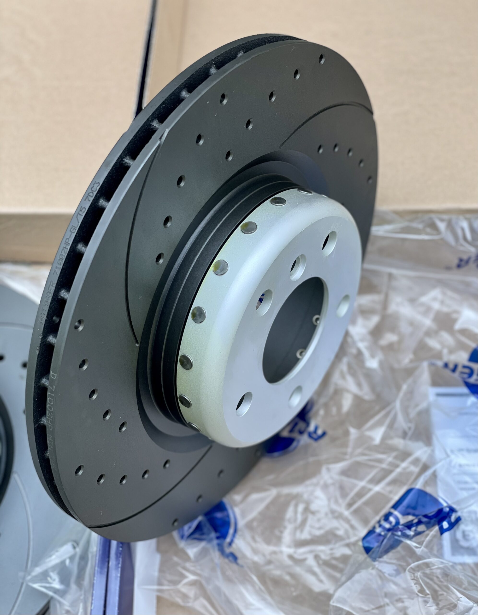 Coppia dischi freno sportivi Forati e baffati Posteriori BMW F3X 345×24 mm Impianto M-Sport - Rotinger RT 71002HP-GL T5 - immagine 2