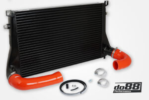 Intercooler Maggiorato DO88 AUDI SEAT SKODA VW 1.8 / 2.0 TSI (MQB) – tubi flessibili rossi