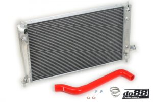 Radiatore Acqua Maggiorato DO88 SAAB 9-5 98-01 tubi flessibili rossi