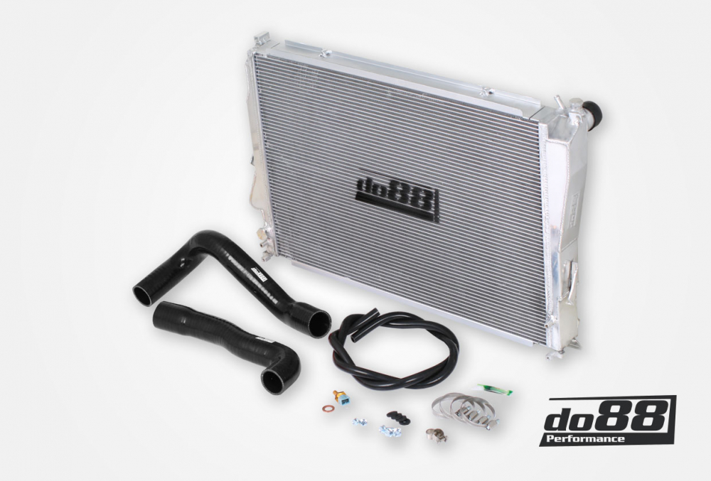 Radiatore Acqua in Alluminio DO88 BMW M3 E46 – tubi flessibili neri